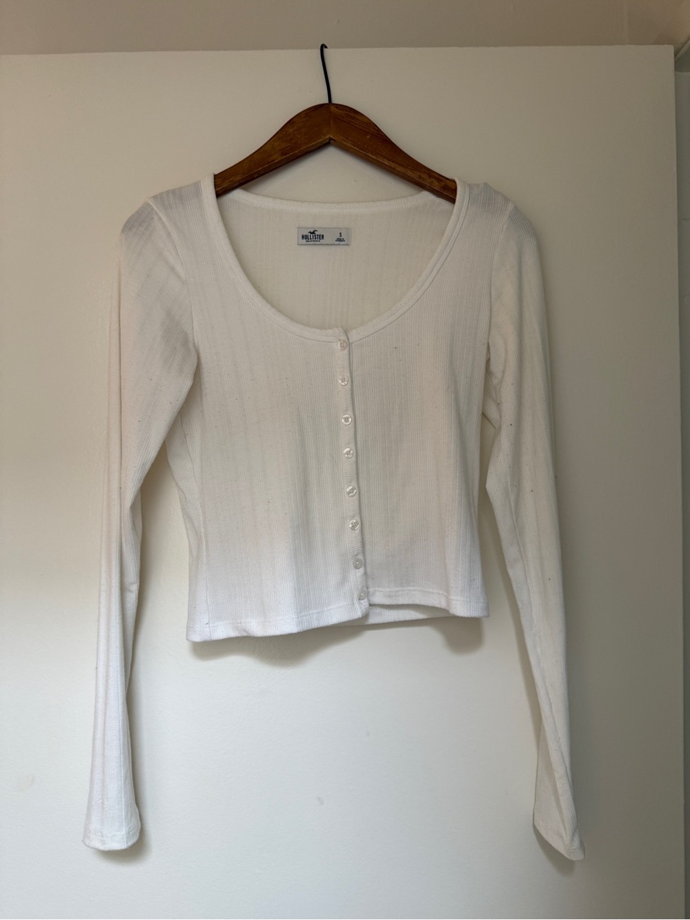 Hollister White Ribbed Button-Front Long Sleeve Crop Top